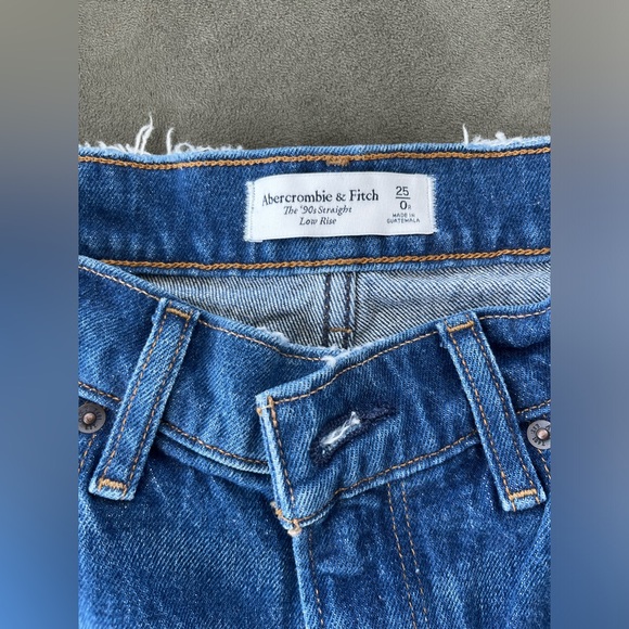 NWOT Abercrombie 90s low rise straight jeans, dark wash - Picture 3 of 7